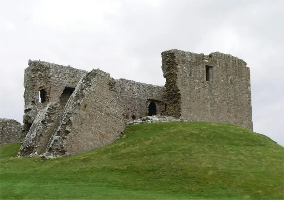 Image: van de Beek · CC BY-SA 3.0 Duffus Castle
