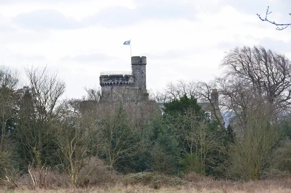 Image: Jim Barton · CC BY-SA 2.0 Dunimarle Castle