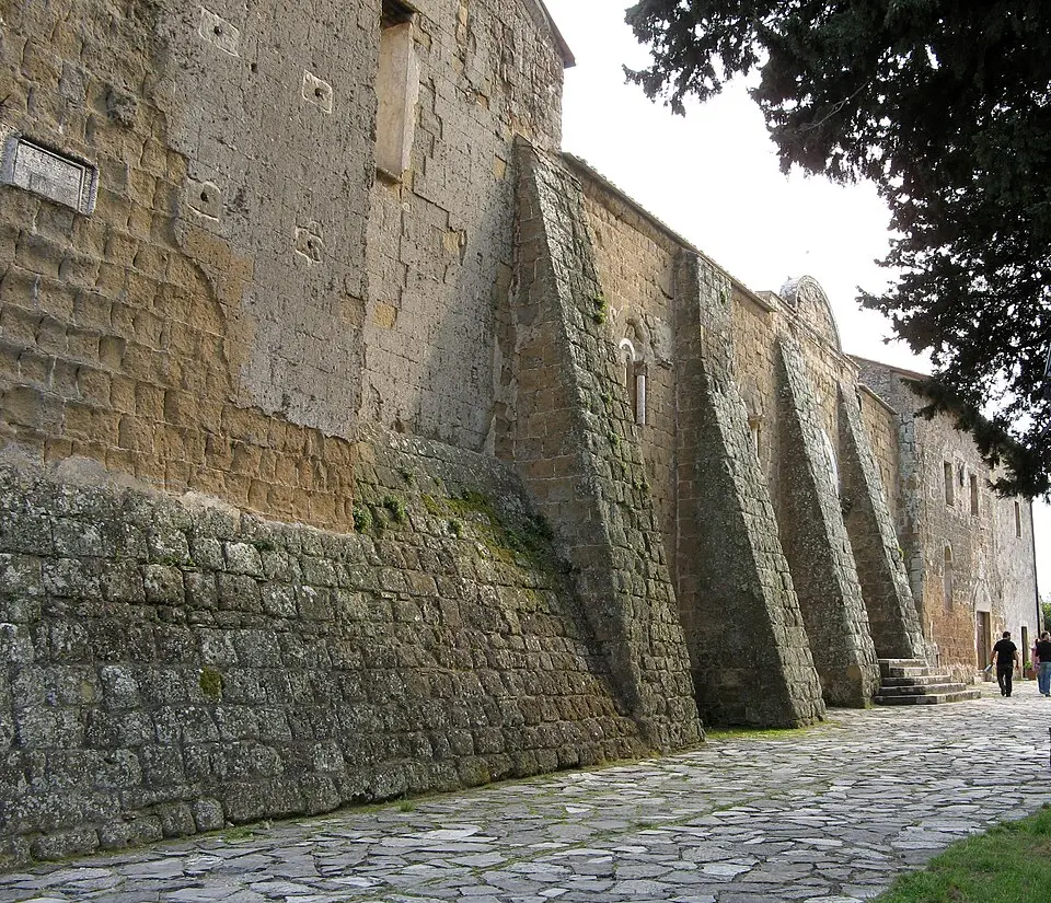 mura di Sovana