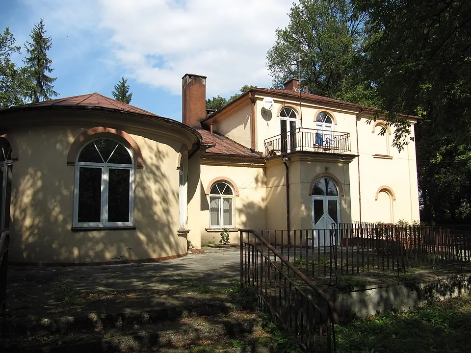 Dwór (dec. pałac), ob. szpital, XVIII