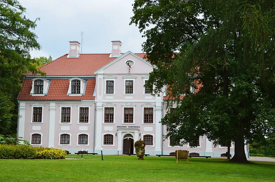 Dzelzava