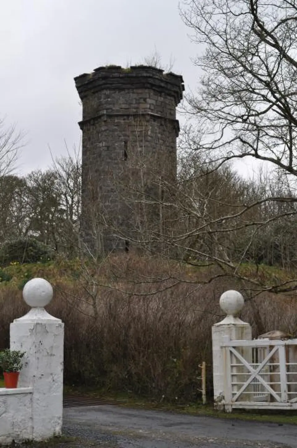 Obrázok: Robert Struthers · CC BY-SA 2.0 Ostturm (Bridgend)