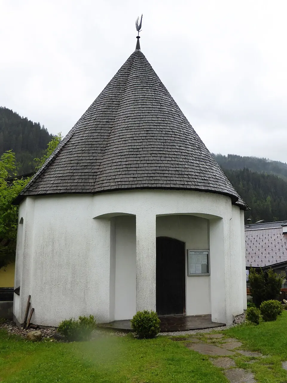 Slika: Luckyprof · CC BY-SA 3.0 AT Friedhofskapelle, Totenkapelle