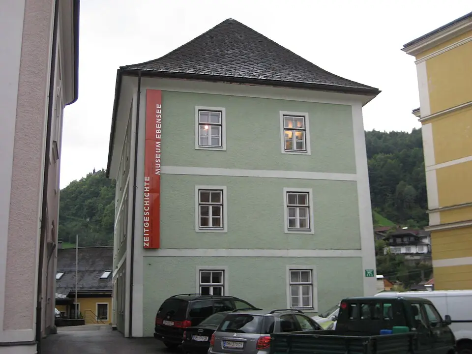 Immagine: E. S. Myer. Original uploader was MrsMyer at de.wikipedia · CC BY-SA 3.0 DE Zeitgeschichte Museum Ebensee