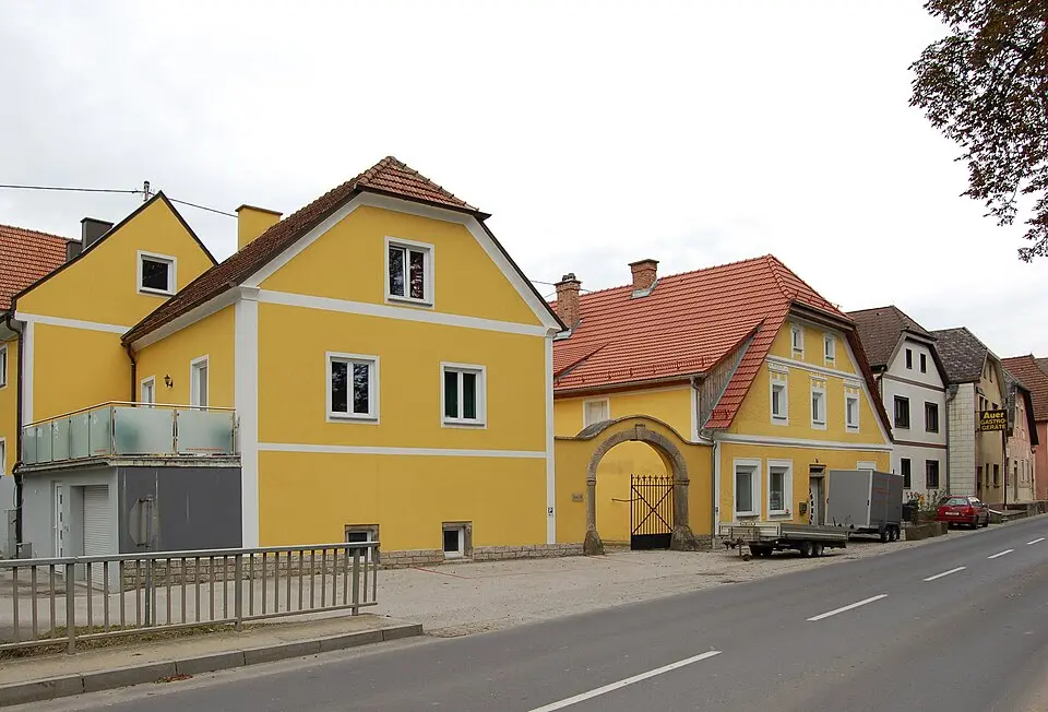 Image: Michael Kranewitter · CC BY-SA 3.0 AT Ledererstraße 26
