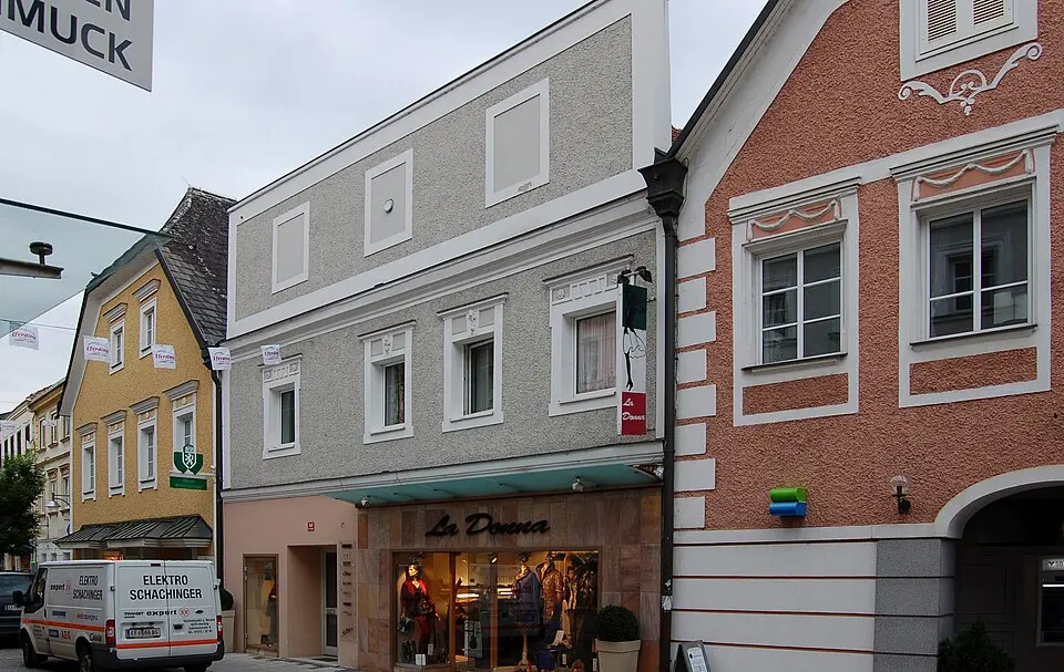 Bild: Michael Kranewitter · CC BY-SA 3.0 Ehem. Gasthaus Springender Hirsch