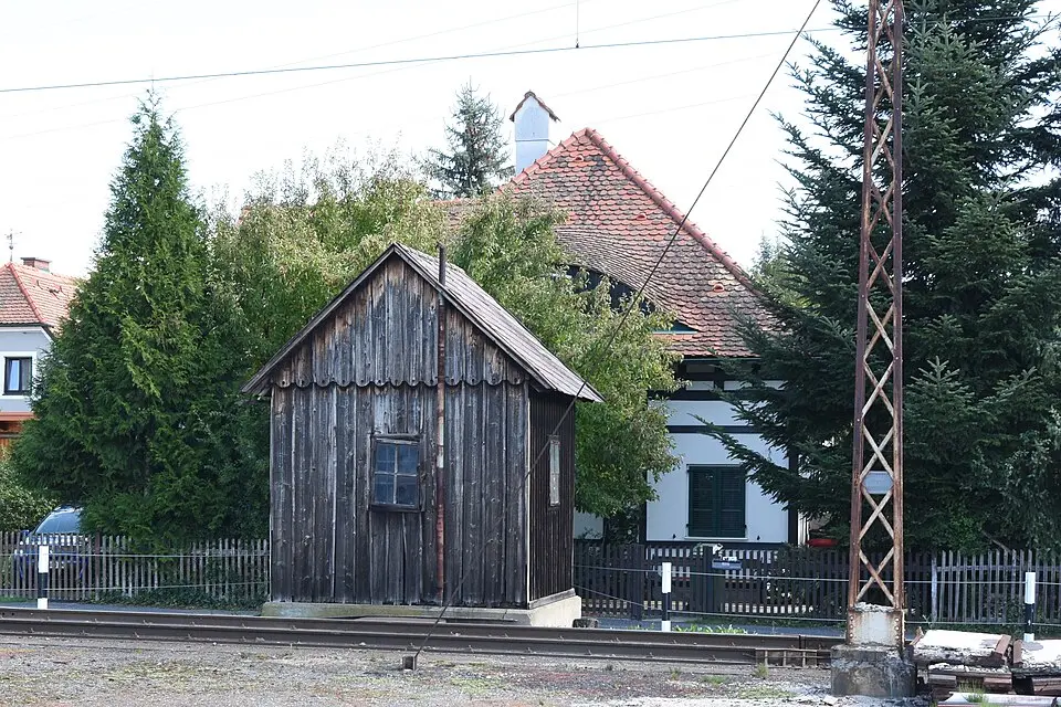 Bahnhäuschen