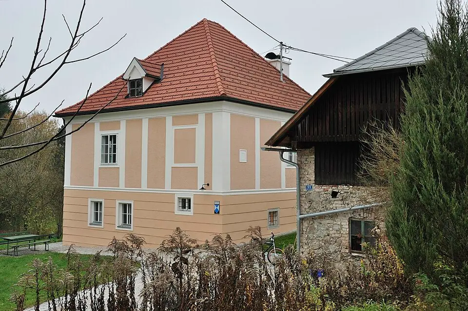 Ehem. Forsthaus des Stiftes Wilhering mit Wirtschaftsgebäude