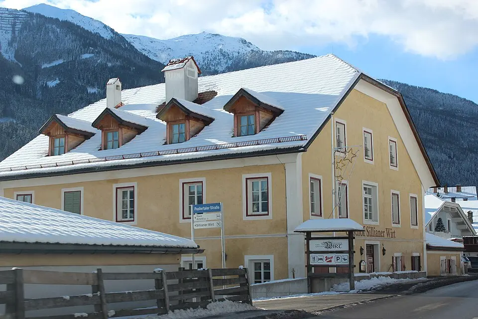 Image: Steinsplitter · CC BY-SA 3.0 AT Ehem. Gasthaus zur Sennerei
