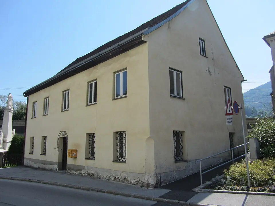 Obrázok: StefanTiran · CC BY-SA 3.0 AT Ehem. Schule/Mesnerhaus, Jugendzentrum der Pfarre hl. Oswald