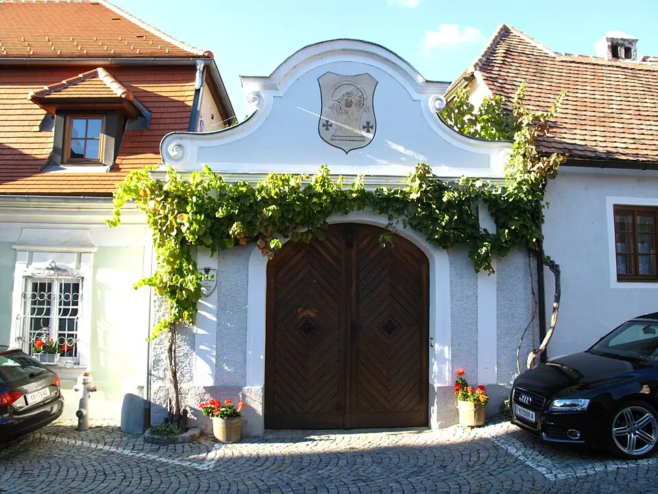 Bürgerhaus, ehem. Stiftseingang und Prälatengarten