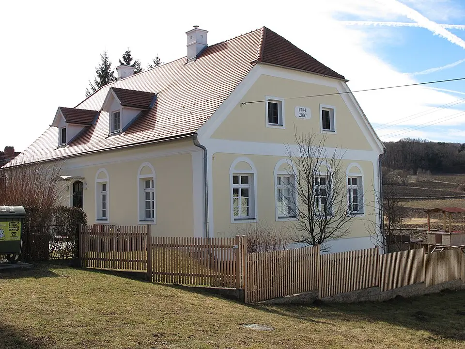 Image: Ueb-at · CC BY-SA 3.0 Wohnhaus, ehem. evang. Pfarrhof