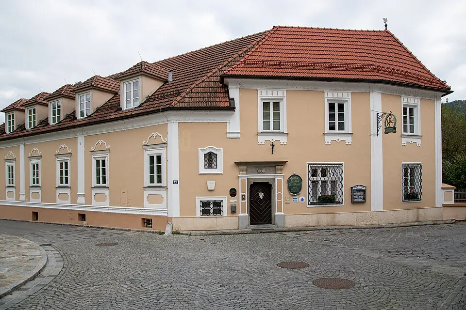 Ehem. Lesehof mit Einfriedungsmauer
