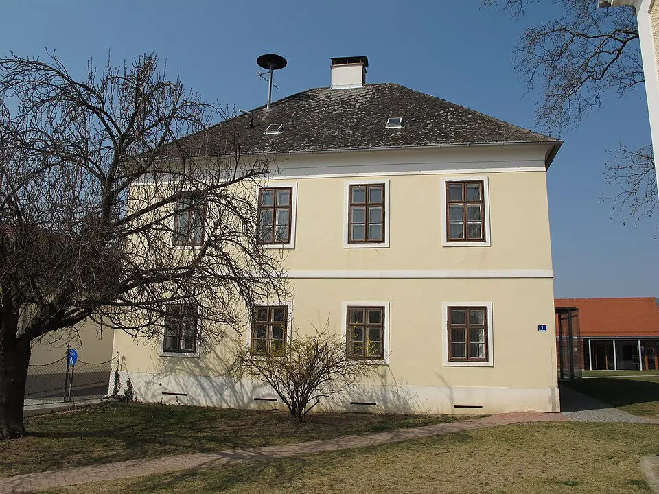 Image: Ueb-at · CC BY-SA 3.0 Pfarrhof Unterbildein