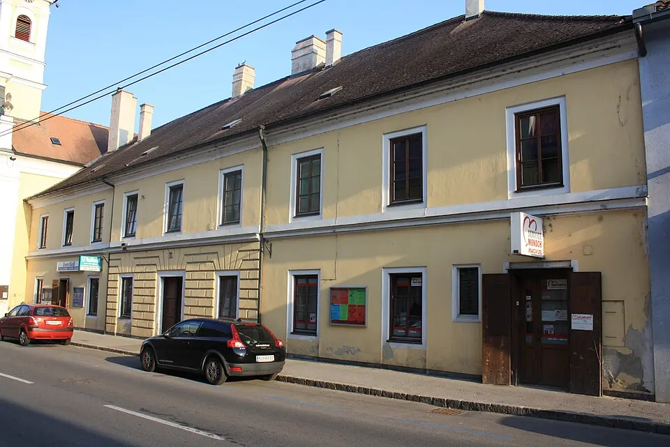 Slika: Kwerdenker (talk) · CC BY-SA 3.0 AT Wohnhaus, ehem. Bürgerspital, sog. Stöckelkaserne