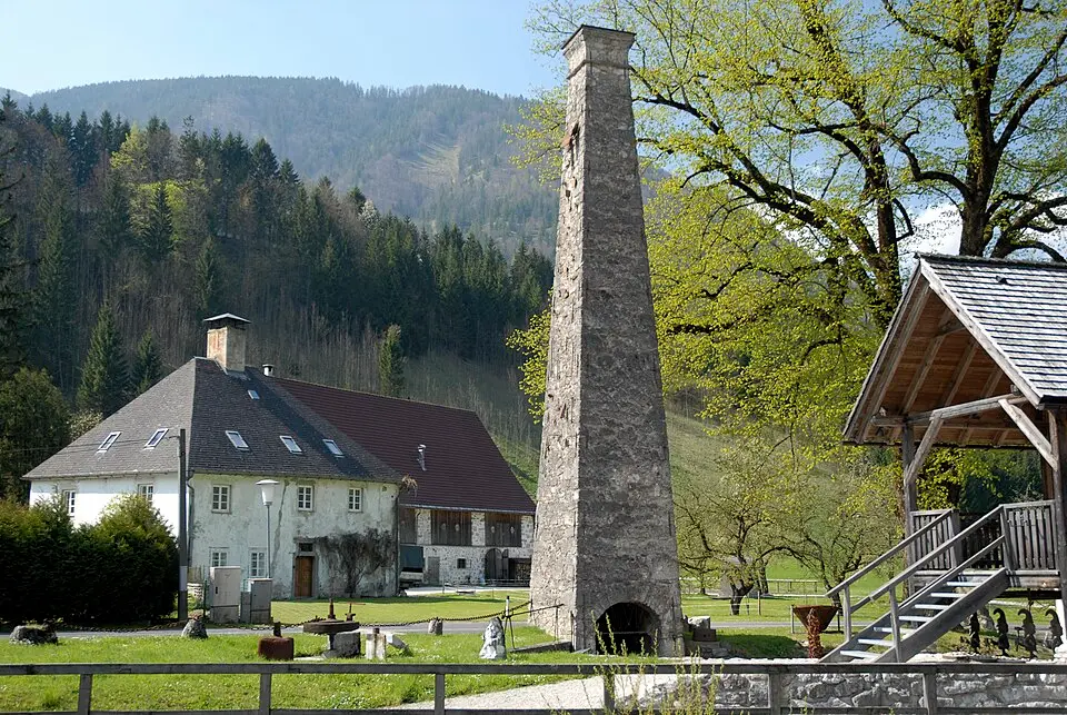 Ehem. Hammerherrenhaus mit zwei Essen