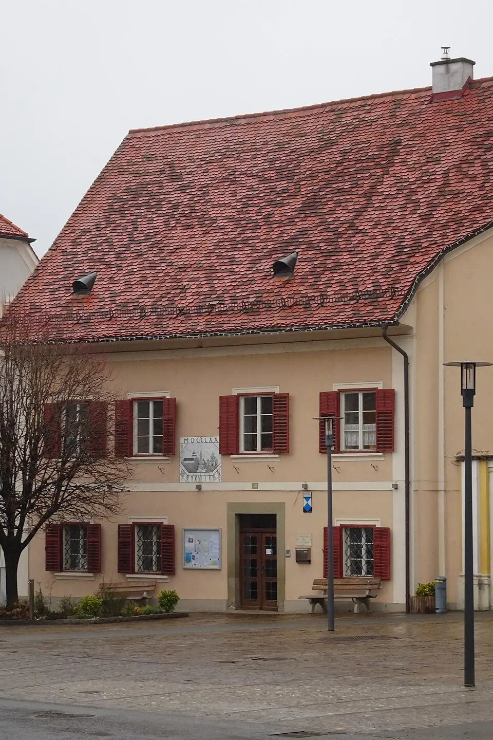 Pfarrhof und Reste der Kirchhofmauer