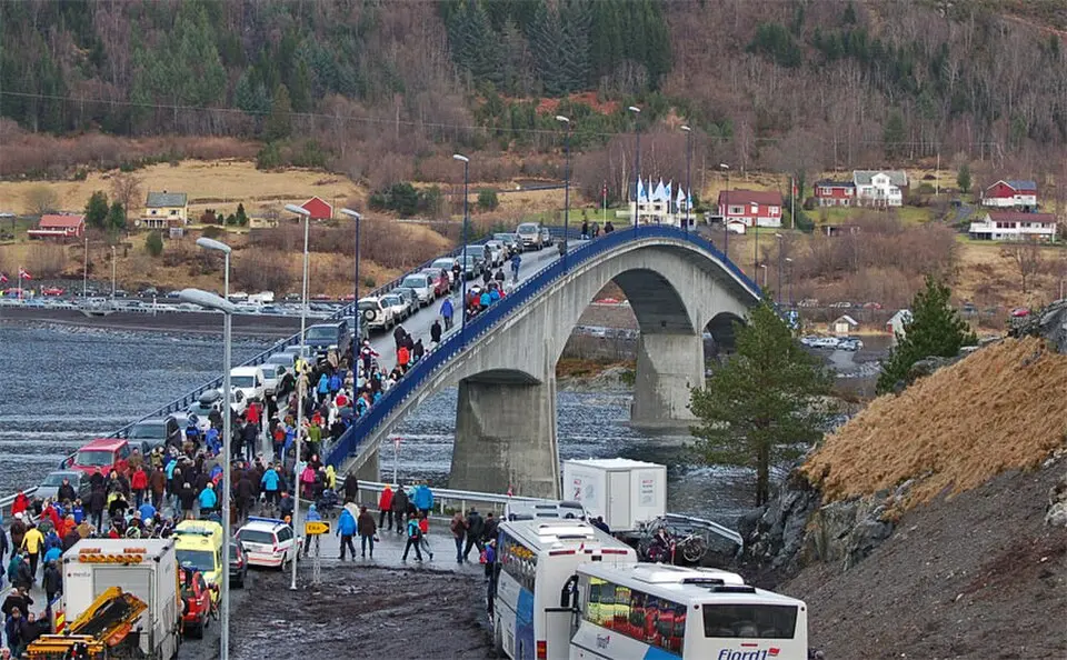 Eiksundbrua
