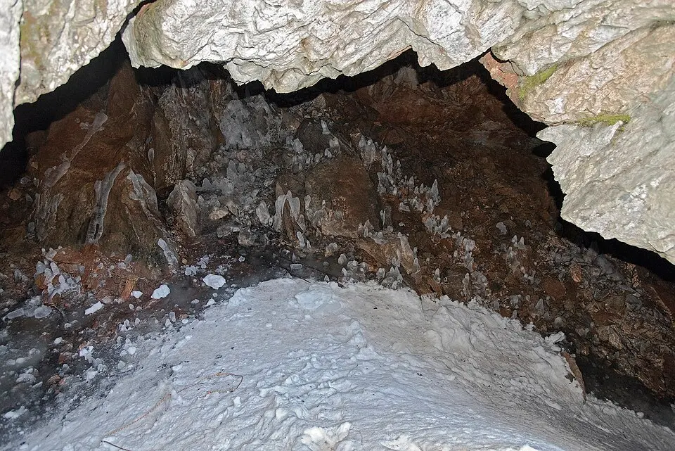 Obrázek: WOKRIE · CC BY-SA 3.0 AT Raxeishöhle