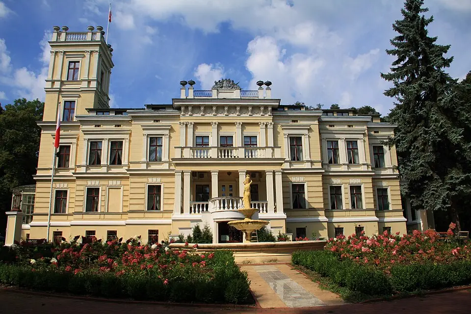 Pałac, 1 Maja 1 w Biedrusku