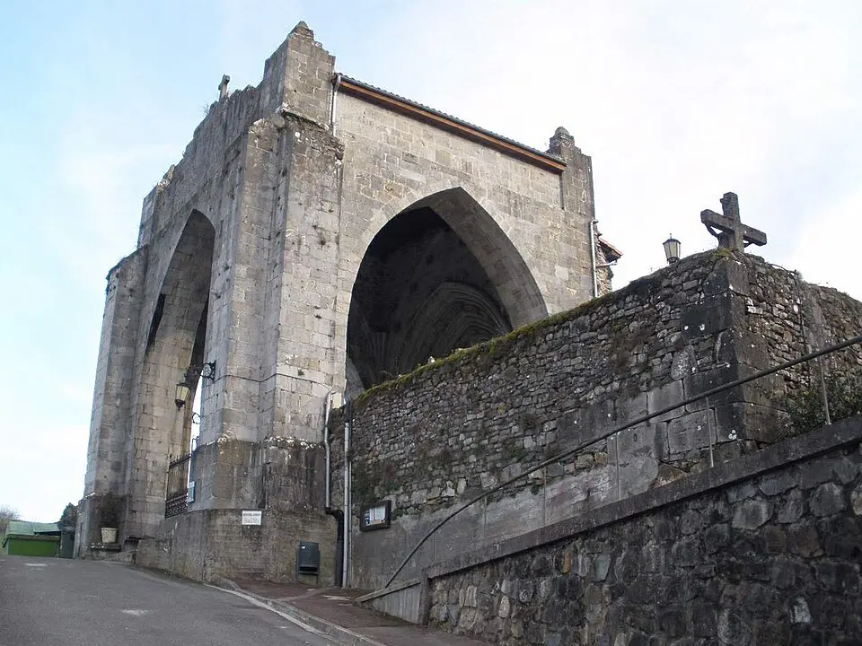 Portada Del Cementerio De Olaso