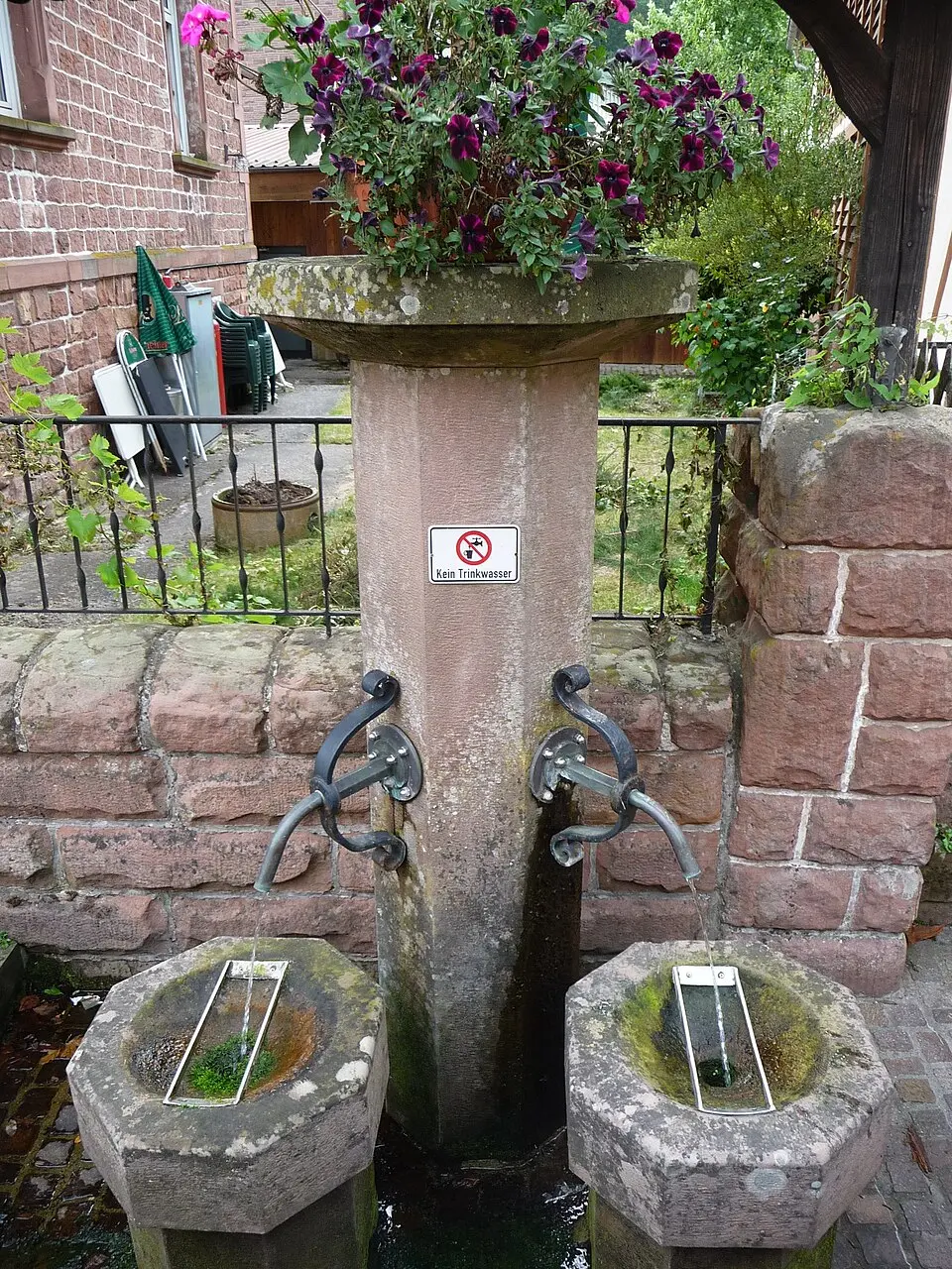 Dorfbrunnen