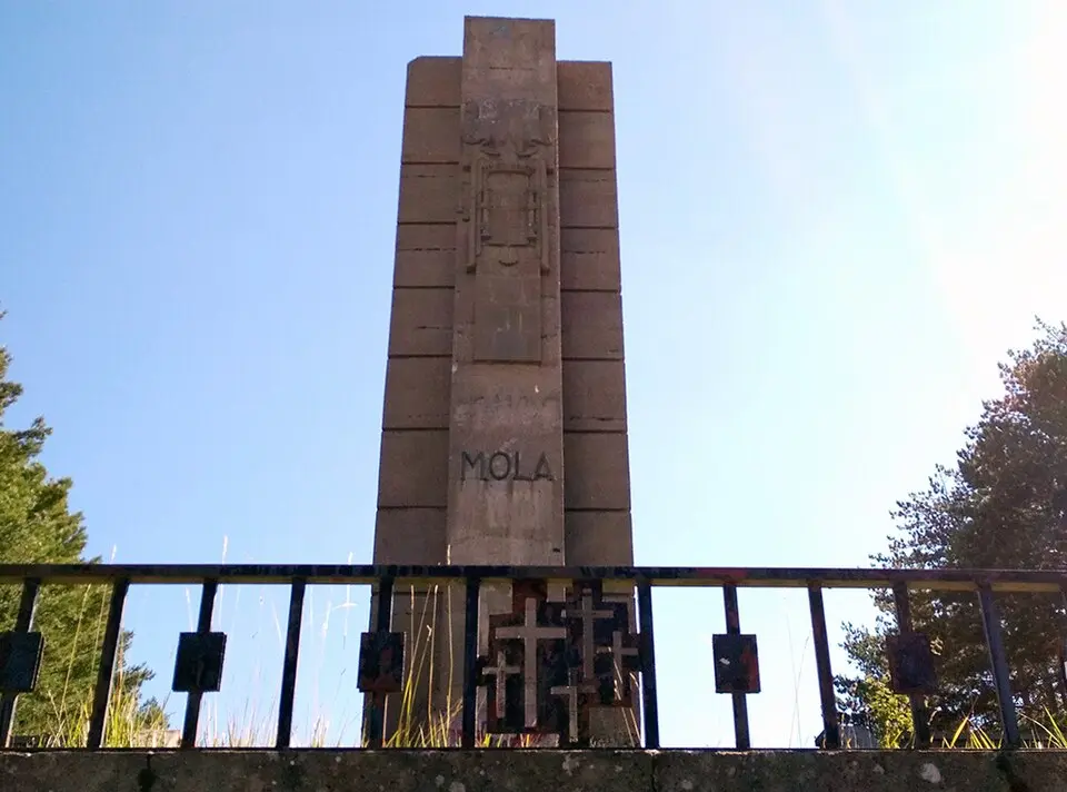 Monumento a la memoria del General Mola