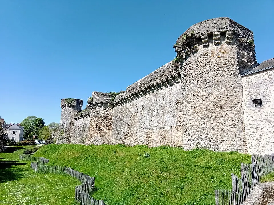 enceinte de Laval