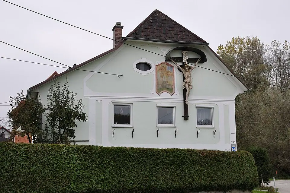 Ehem. Amtshaus (Schreibhaus) der ehem. Salzverladestelle Enghagen samt Kruzifix