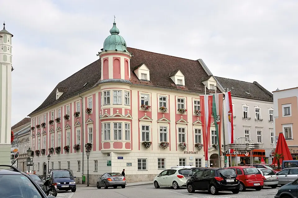 Rathaus und Wirtschaftsgebäude