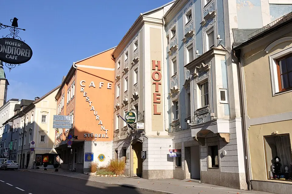Wohnhaus, Händlhaus/Hotel Goldener Ochse, Hotel Lauriacum