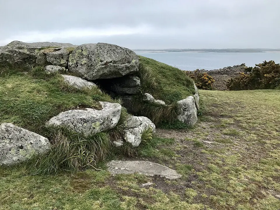 Two entrance graves, a prehistoric field system, and Civil War fieldworks and blockhouse on Innisidgen Hill and Helvear Down, St