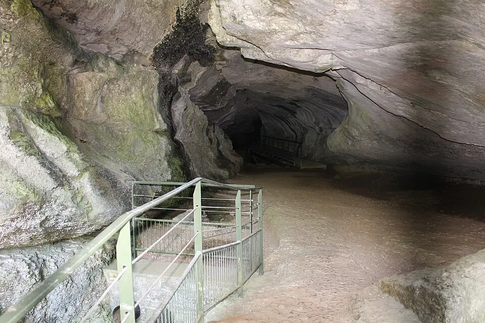 grotte de Corveissiat
