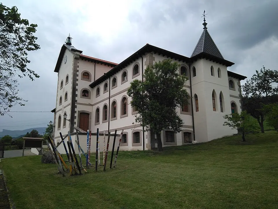 Escuelas De Llanteno