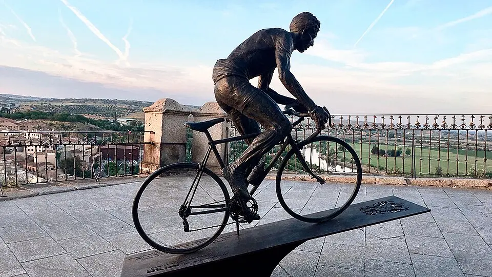 Sculpture of Federico Martín Bahamontes