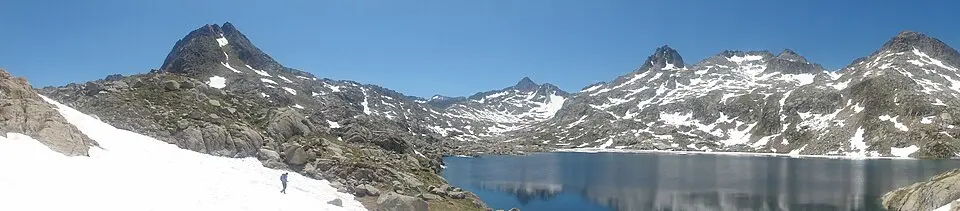 Tort de Rius Lake