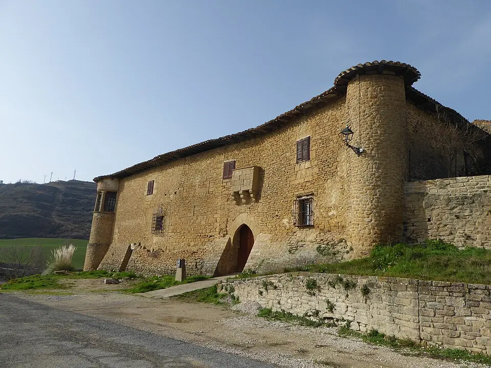 Muralla de Echarren de Guirguillano