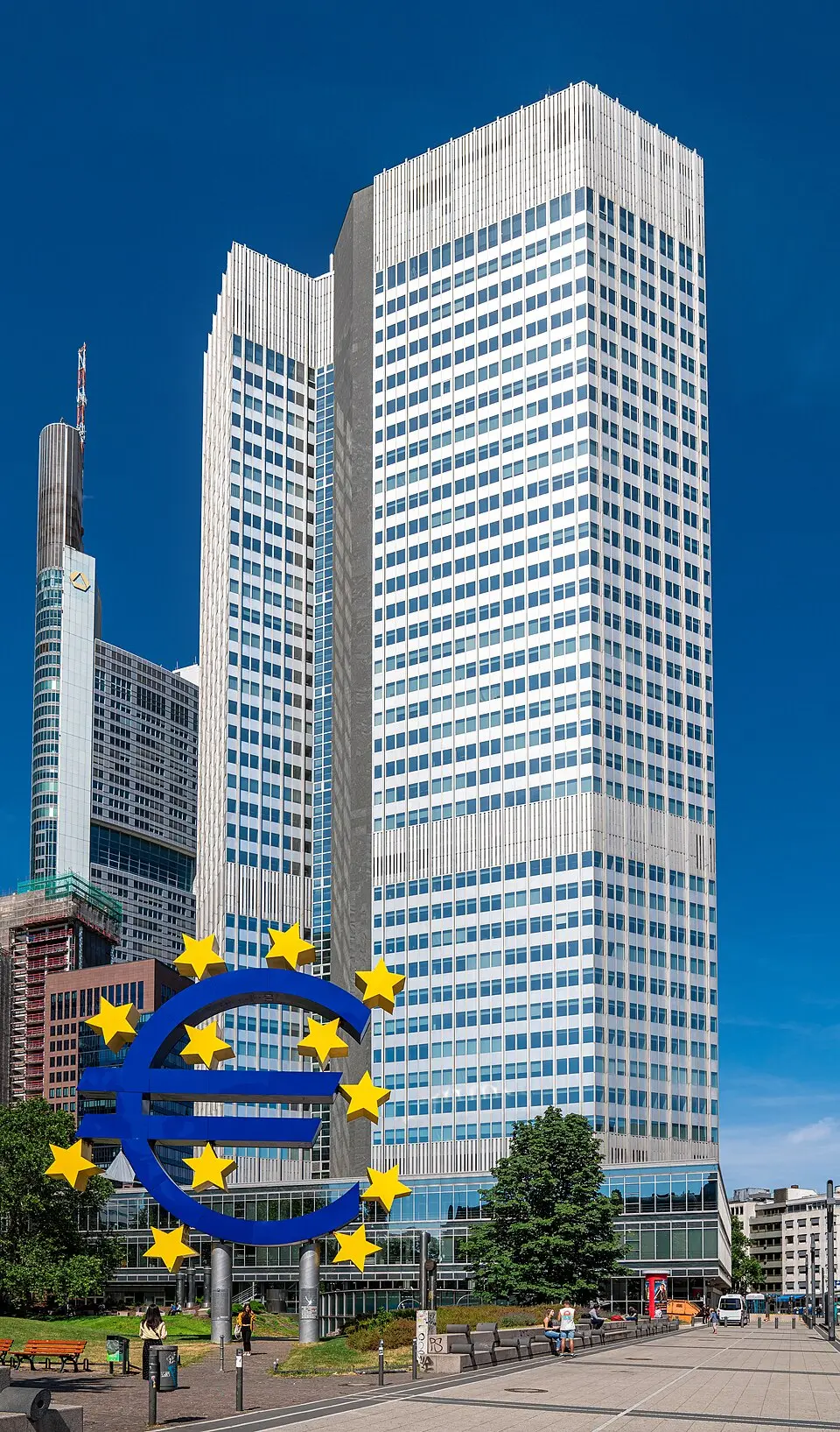 Obrázok: Thomas Wolf, www.foto-tw.de · CC BY-SA 3.0 DE Eurotower