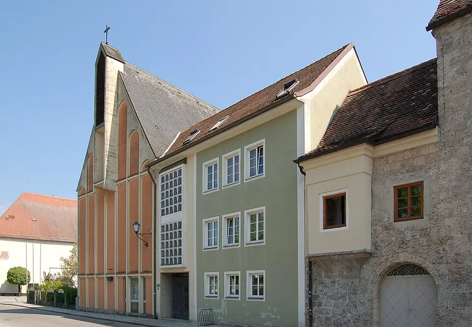 Bild: Michael Kranewitter · CC BY-SA 3.0 Evang. Pfarrkirche A.B. (ehem. Schüttkasten) und Küsterhaus