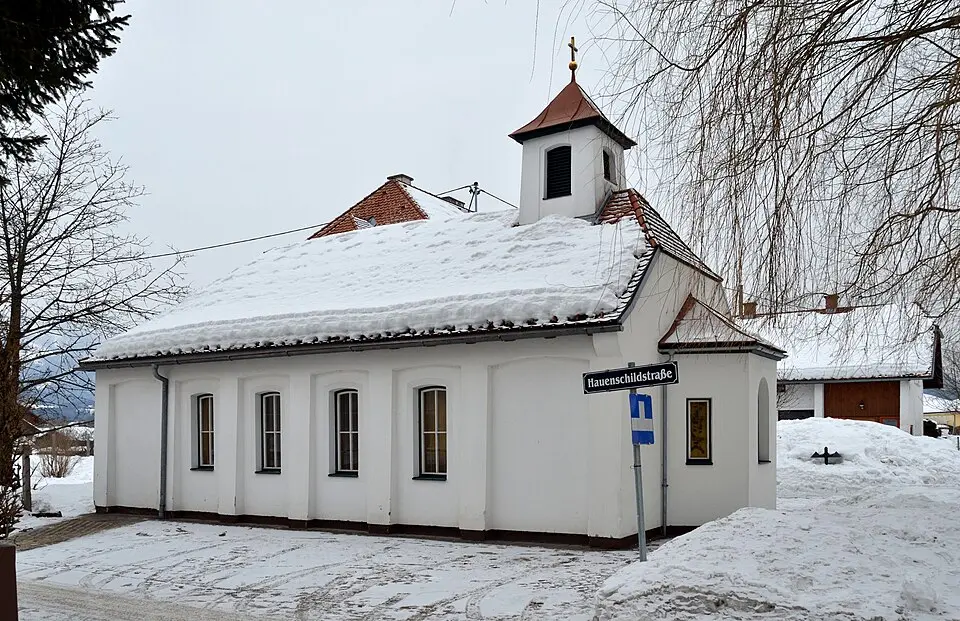Evang. Pfarrkirche A.B. Zum Guten Hirten und Pfarrhof sowie Gästehaus