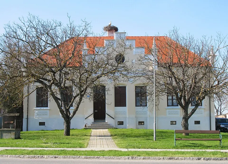 Evangelisches Gemeindezentrum, ehem. evang. Schule
