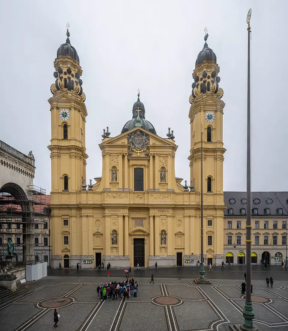 Bild: Wilfredor · CC0 Theatinerkirche