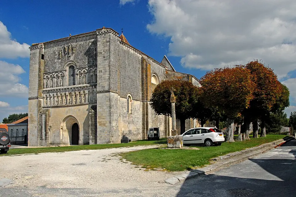 église Saint-Pierre de Pérignac