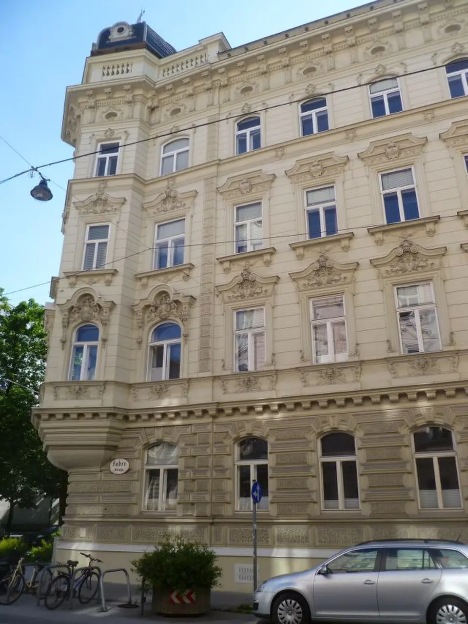 Slika: Luckyprof (talk) · CC BY-SA 3.0 AT Miethaus, Hellerhaus