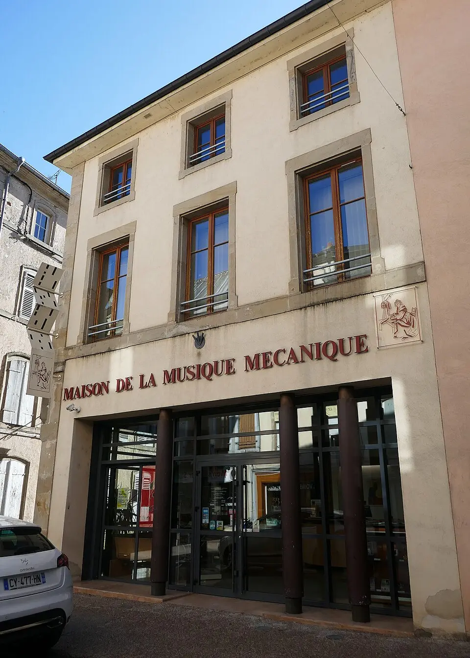Obrázok: Ji-Elle · CC BY-SA 4.0 maison de la musique mécanique et de la dentelle