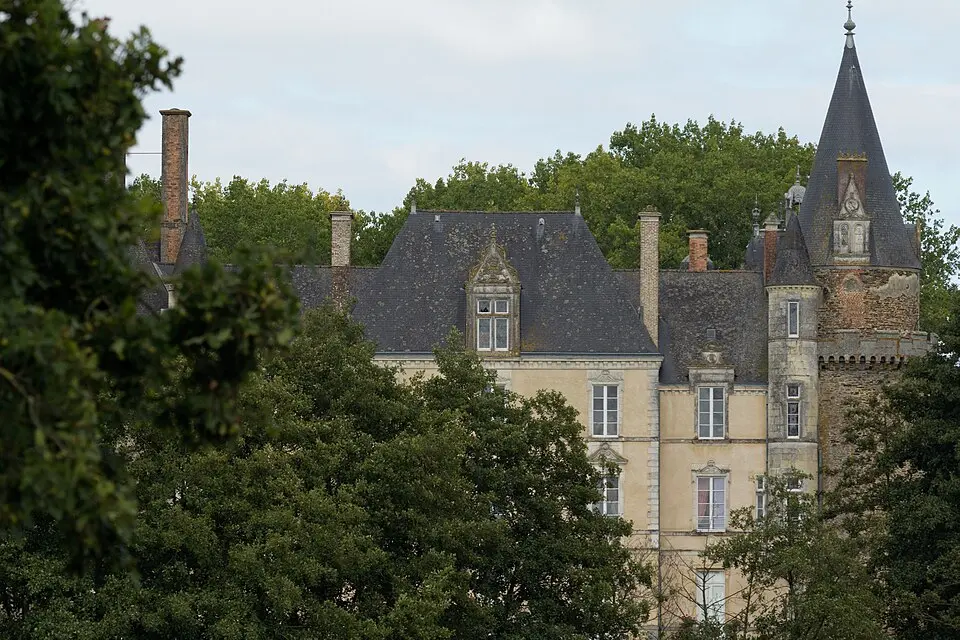 Obrázek: EdouardHue · CC BY-SA 3.0 château du Plessis