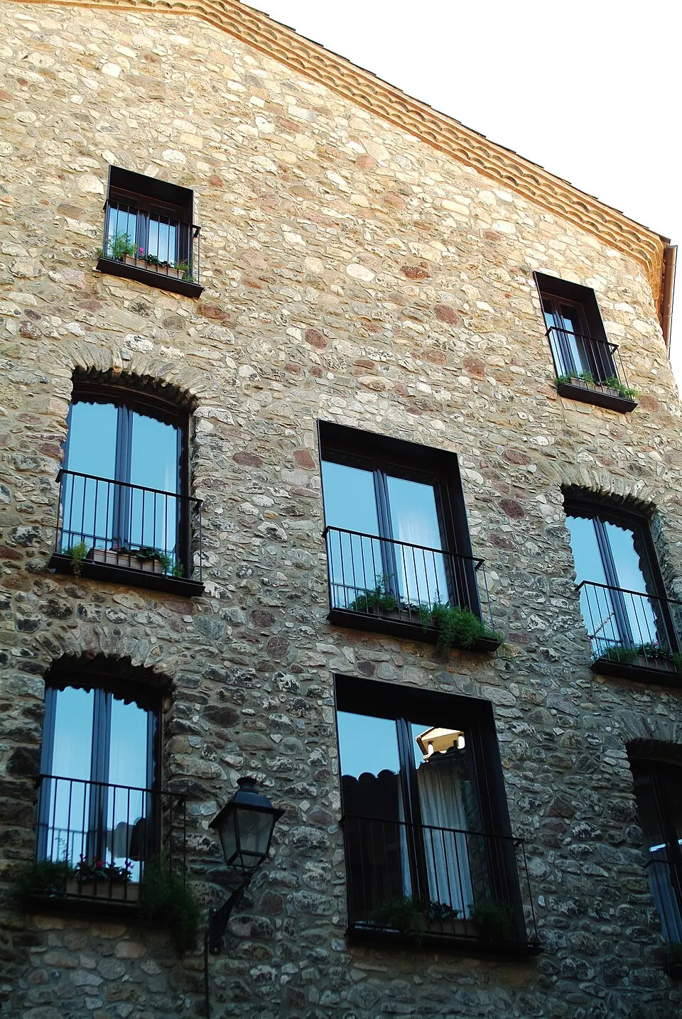 Image: Josep Recolons, Carles Mercader · CC BY-SA 3.0 Castell de la Pobla de Lillet