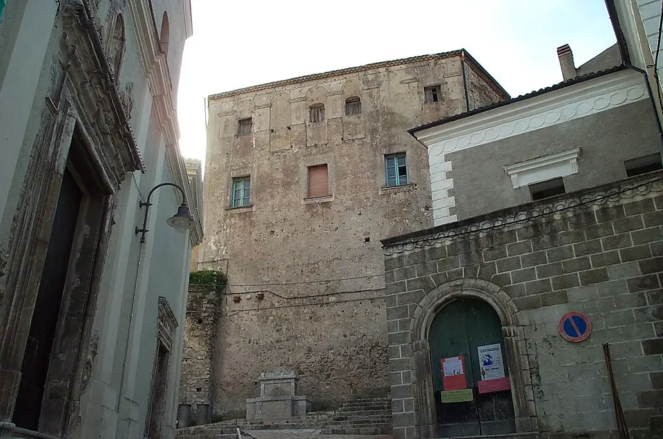 Immagine: Gio Giorwell · CC BY-SA 4.0 castello Salviano