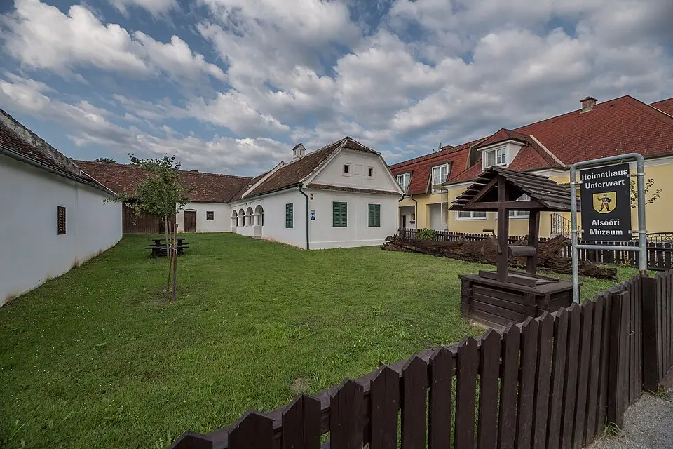 Bauernhaus mit Schweinestall und Abort (Heimathaus Unterwart/ Alsóőri Otthon)