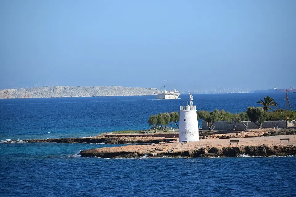 Φάρος στα Πλακάκια, Αίγινα